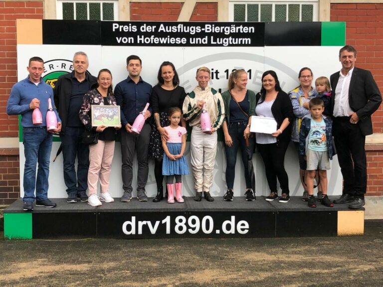 Das Team um Algeciras bei der Siegerehrung