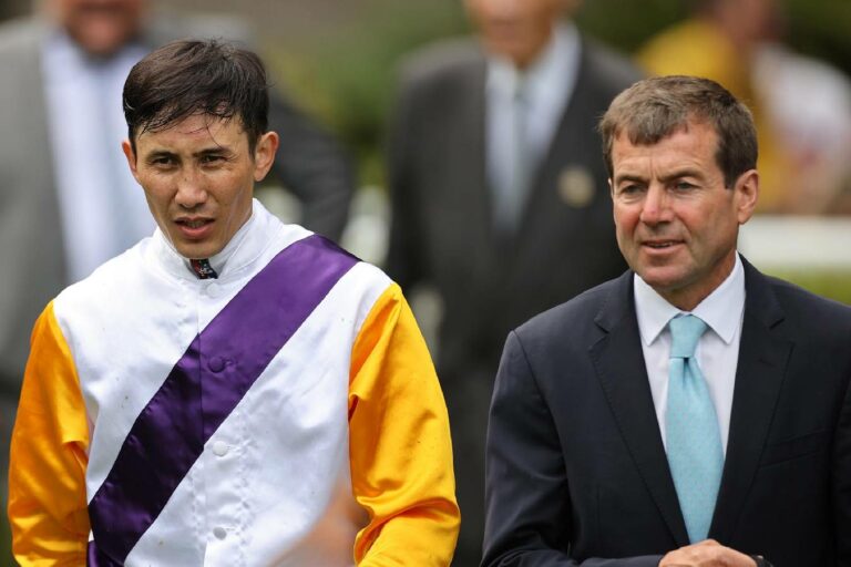 Peter Schiergen und Bauyrzhan Murzabayev (v.re.)