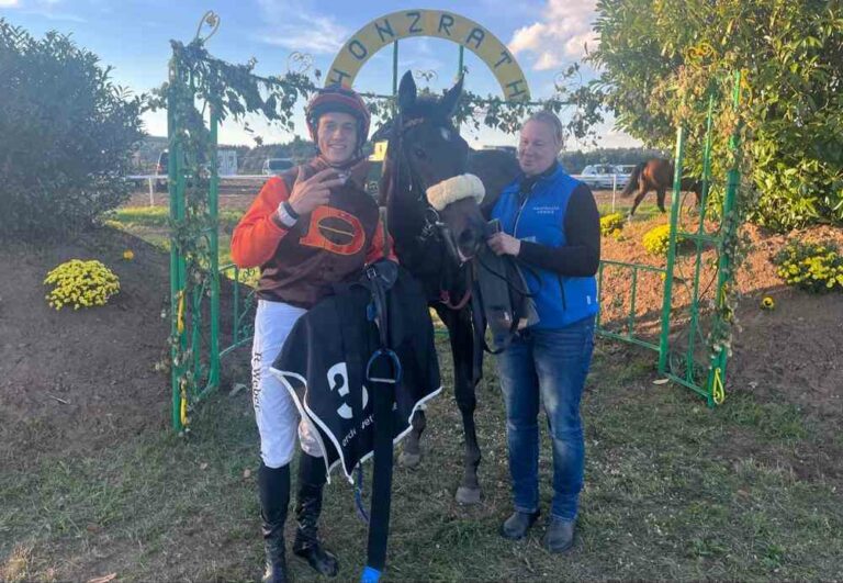 Robin Weber nach dem dritten Sieg mit Mi Divina