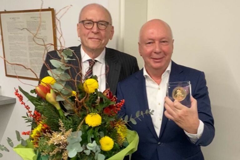 Höchste Auszeichnung des Turfs: Goldene Medaille für Manfred Ostermann