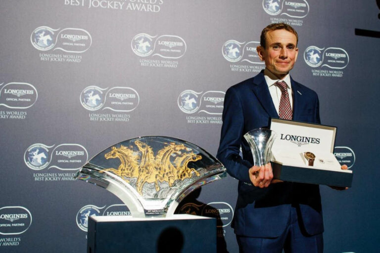 Ryan Moore bei der Ehrung zum Longines World's Best Jockey Foto: hkjc.com