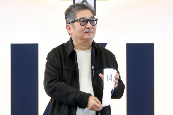 Stanley Chan Ka-Leung, Besitzer von Golden Sixty, zieht die Nummer 14 Foto: hkjc.com