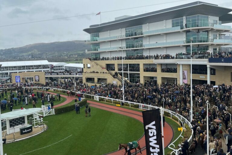 Hindernissaison in England kommt in Fahrt – Cheltenham eröffnet Tore