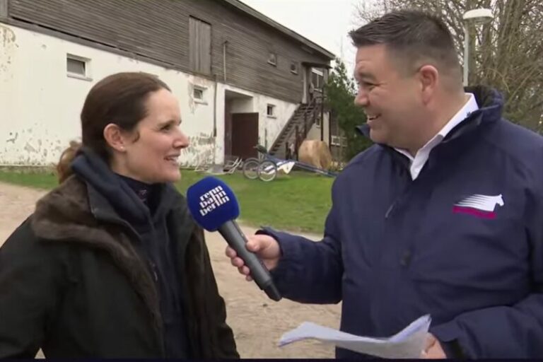 Janina Boysen kommt beim ersten Trab-Ritt auf den fünften Platz