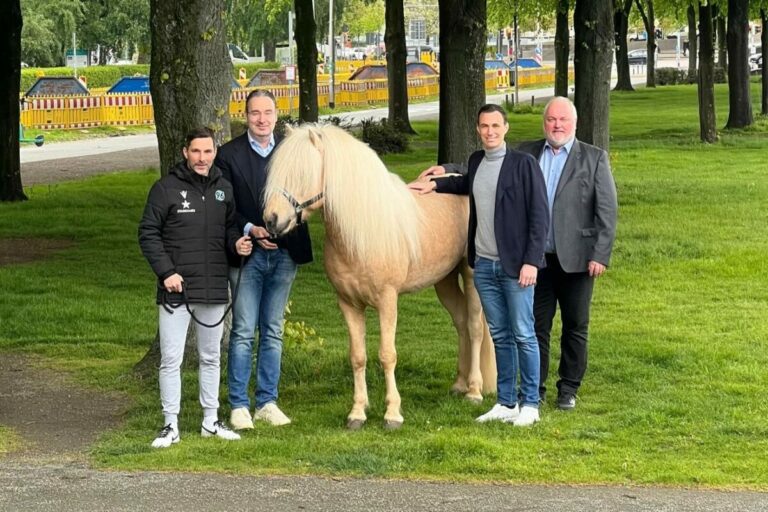 Pressekonferenz zum Saisonauftakt auf der Neuen Bult