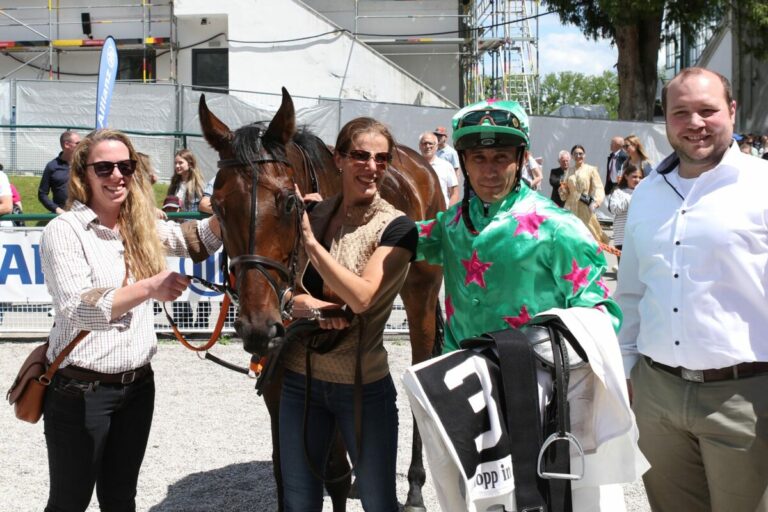 Taktik umgestellt: Tante Tilly von der Spitze aus zum ersten Volltreffer