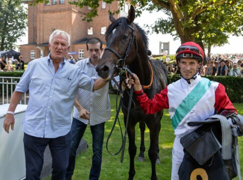 Backes nach dem Sieg in Hoppegarten