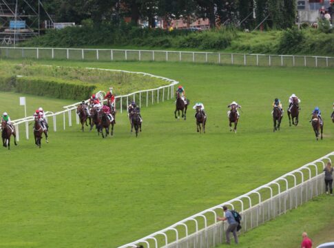 IDEE 155. Deutsches Derby Gr.1: Palladium siegt unter Thore Hammer-Hansen