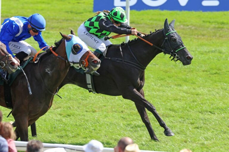 Ein Dreijähriger im Flieger-Handicap von weit hinten – Favorite Crime vorne