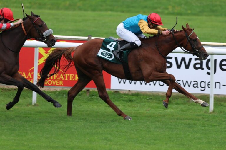 Wazlaw-Bruder Walkover siegt beim zweiten Start