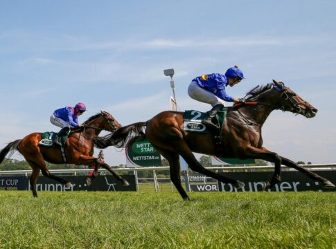 Fantastic Moon siegt unter Rene Piechulek im Grossen Preis von Baden