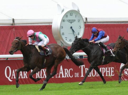 Bluestocking siegt unter Rossa Ryan im Qatar Prix de l'Arc de Triomphe