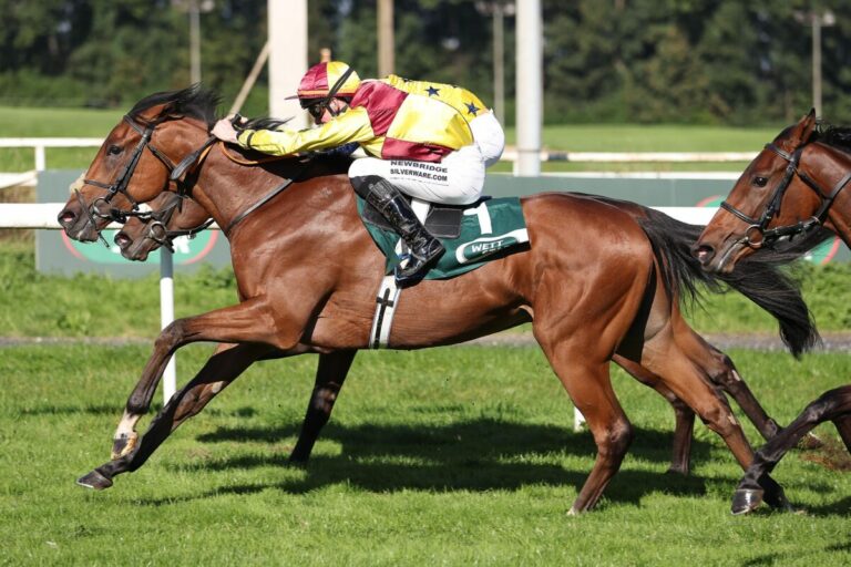 Saint Valantin fängt Nyra auf der Linie ab