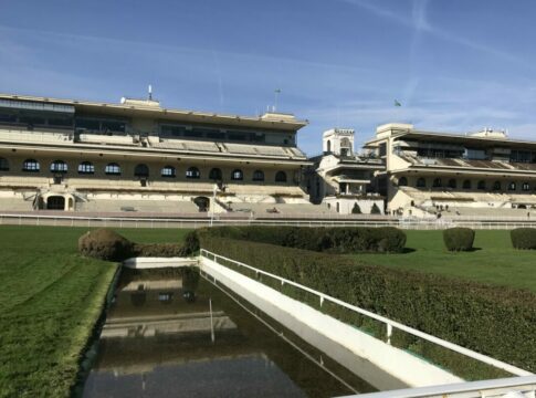 Auteuil Tribüne