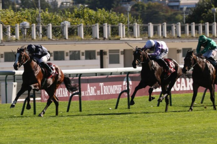 Place Fontenoy (2.v.li.) bei ihrem zweiten Platz in ParisLongchamp