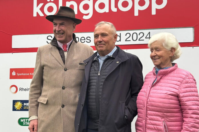 Waldemar Hickst mit Erika Mäder und Christian von der Recke (li.)