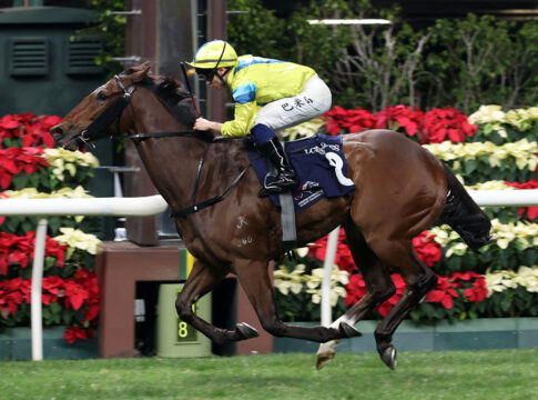 Mickael Barzalona siegt mit Aurora Lady Foto: hkjc.com