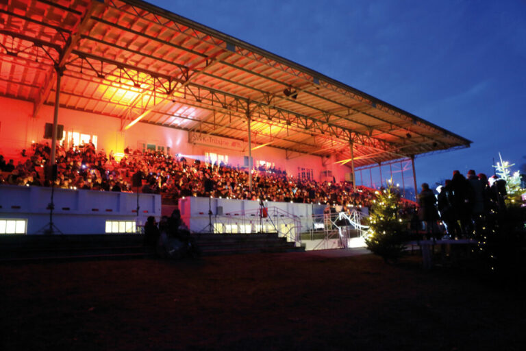 Alle Jahre wieder – Weihnachtssingen auf der Krefelder Rennbahn