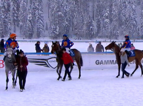 Saadi, Queroyal und Moderator (v.li.) Foto: Screenshot/White Turf