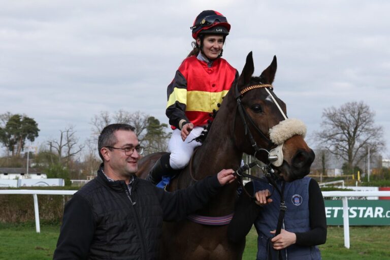 Ardbraccan siegt unter Anna van den Troost