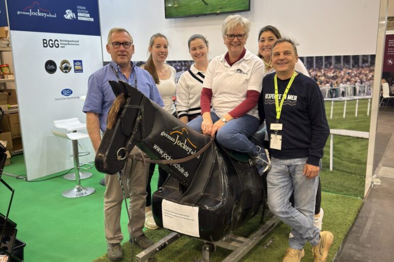 Heute 15 Uhr Verlosung – Galopper-Stand auf der Equitana
