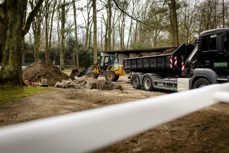 Düsseldorf: Renovierung angelaufen – Auch Geläuf wird bearbeitet