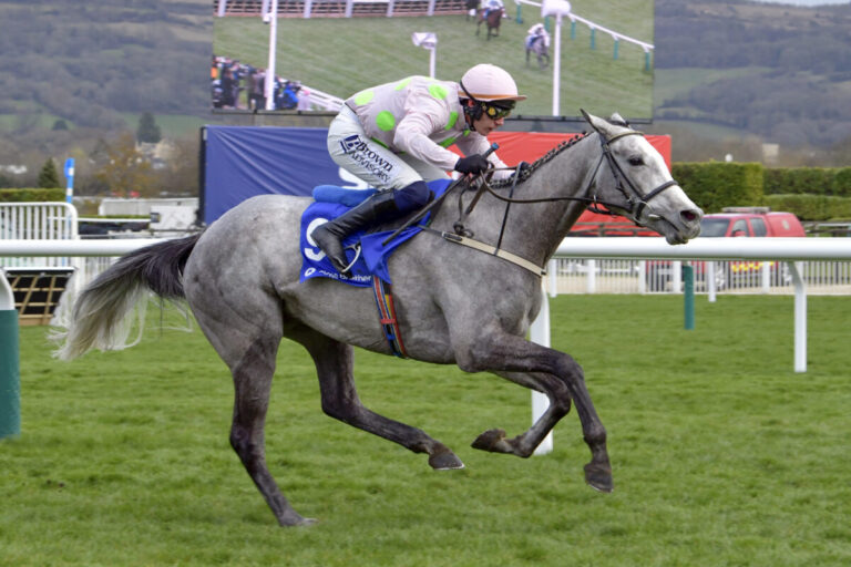 Constitution Hill fällt erneut – Lossiemouth perfektioniert Mullins-Tag