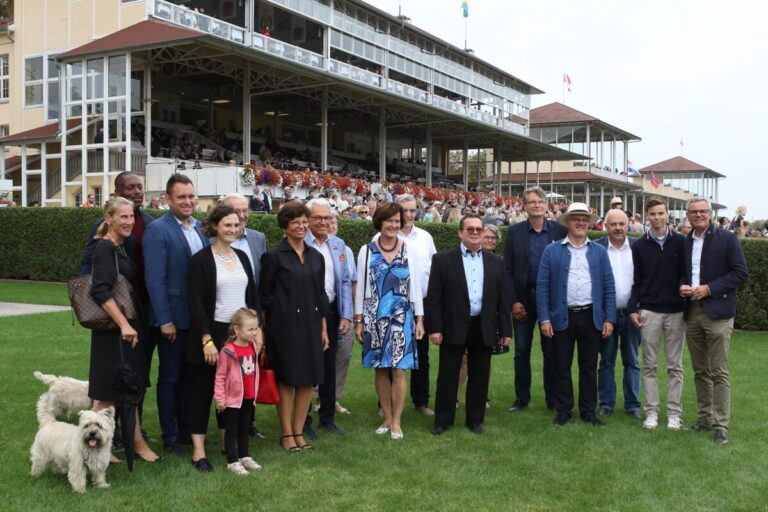 Amtsschimmel wiehert nicht mehr – Politiker-Stall aufgelöst