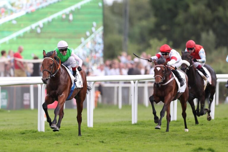 Borna (li.) bei seinem zweiten Platz im Deutschen Derby
