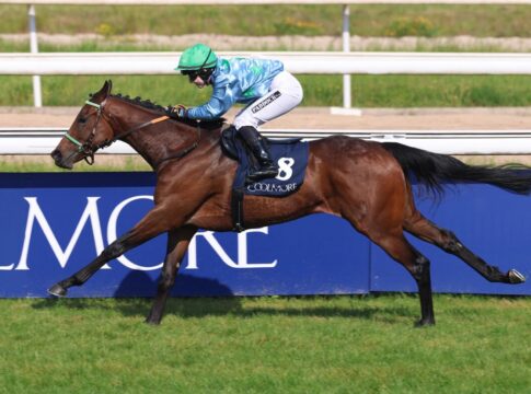 Matilda siegt unter Frida Valle-Skar in den Coolmore City Of Troy German 2000 Guineas, Gr.2