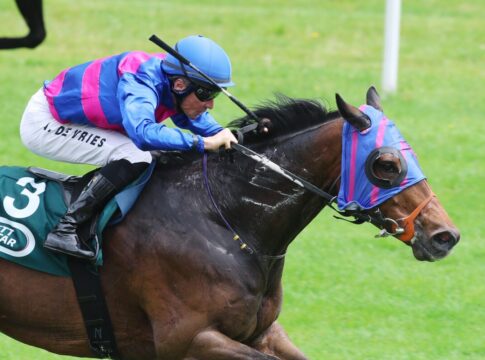 Royal Emerther siegt unter Adrie de Vries