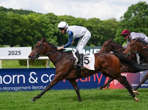Lady Ilze siegt unter Adrie de Vries in den Horn und Company – 105. German 1000 Guineas, Gr.2