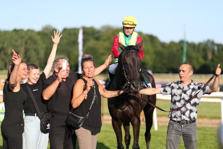 Nastaria und ihr Team