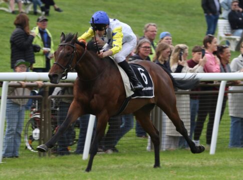 Night Star siegt unter Corentin Berge