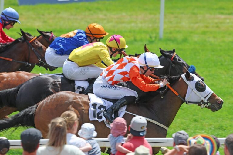 Tscheche Sadalbari haut die deutschen Sprinter weg – Marie: „Ich mag das Pferd“