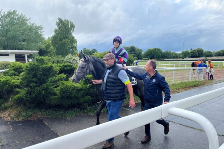 Nase Zweiter, halbe Stunde später Sieg – Peterschmitt-Treffer in Nancy
