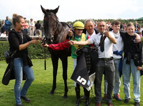 Nastaria und Team