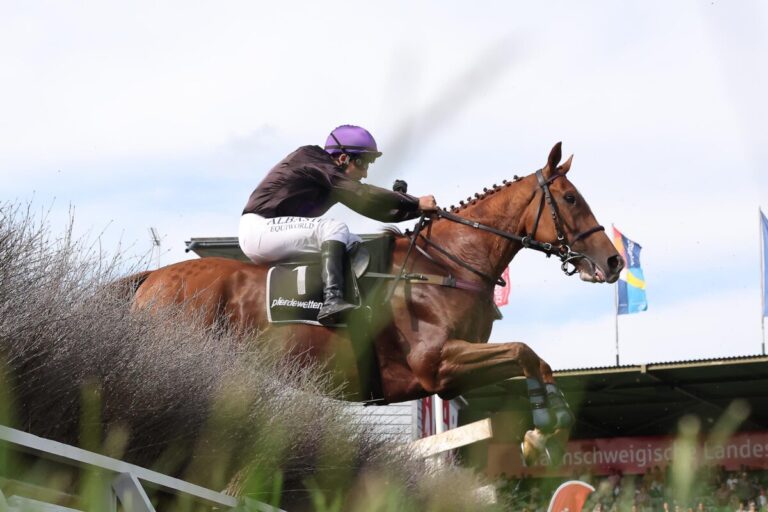 Charlie Deutsch reitet – Recke mit Gruppe I-Duo in Meran