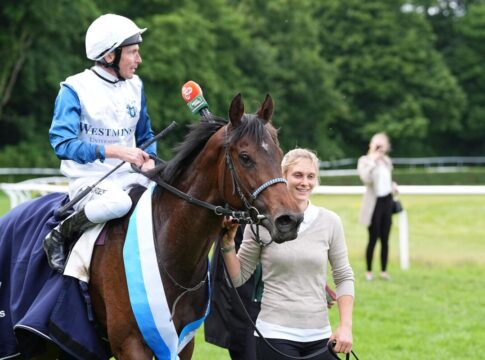 Lady Ilze siegt unter Adrie de Vries in den Horn und Company – 105. German 1000 Guineas, Gr.2