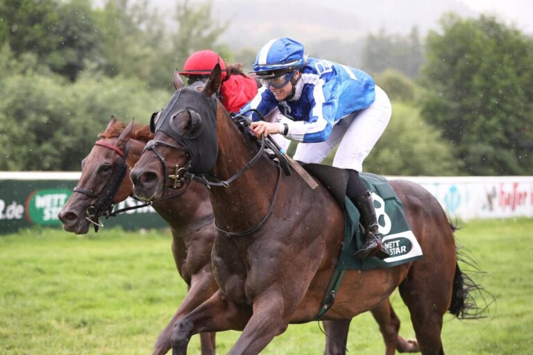 Bahnspezialist Orthos im Amateurrennen vorne