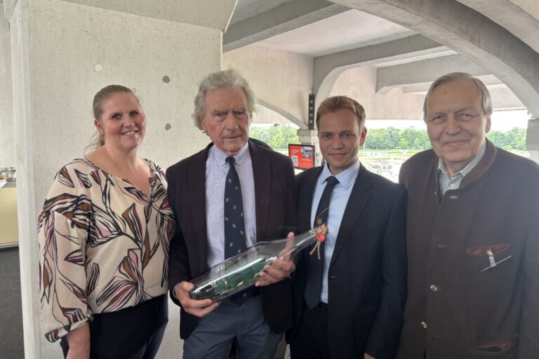 Hans Römers aus der Hamburger Rennleitung verabschiedet