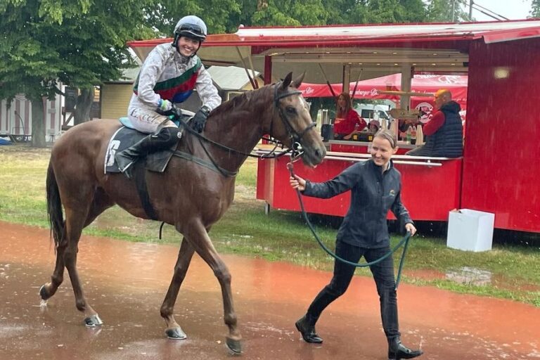 Zwei ganz leichte Sieger: Moon Power und Gilby mit Speed