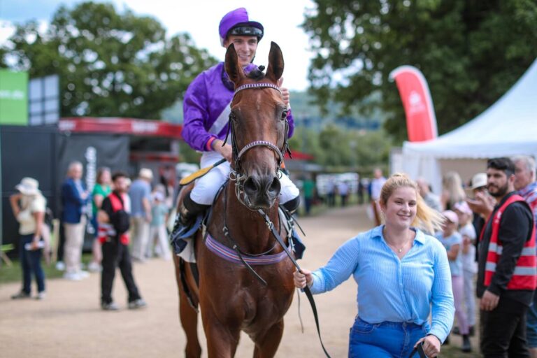 Recke-Einlauf bei den Youngsten: Native Ruler schlägt Dirty Deeds