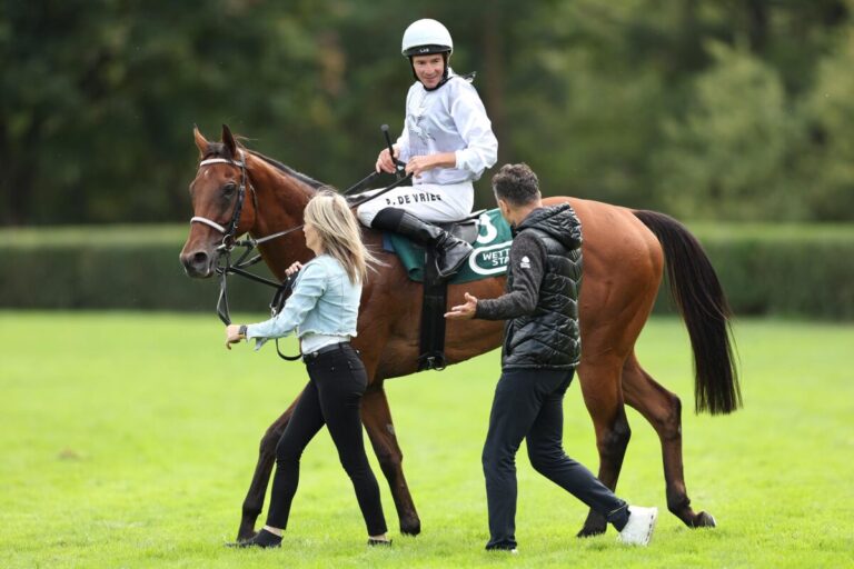Karisoke wie ein Flugzeug – „Gehört nicht in diese Klasse!“