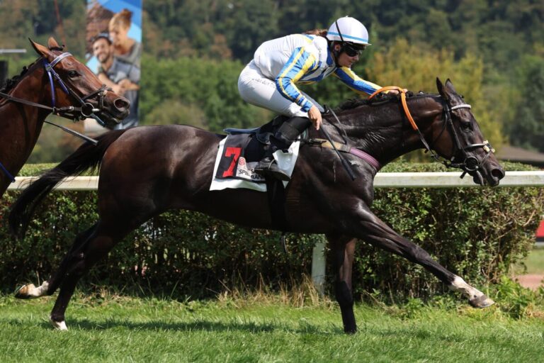 Arika siegt unter Anna van den Troost