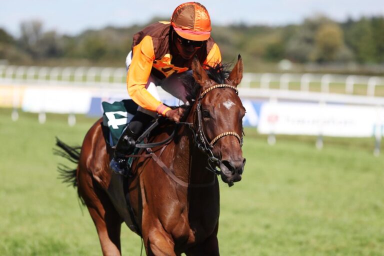 Endlich! Wöhlers Koffi Esprit schnappt in Baden-Baden zum ersten Mal zu