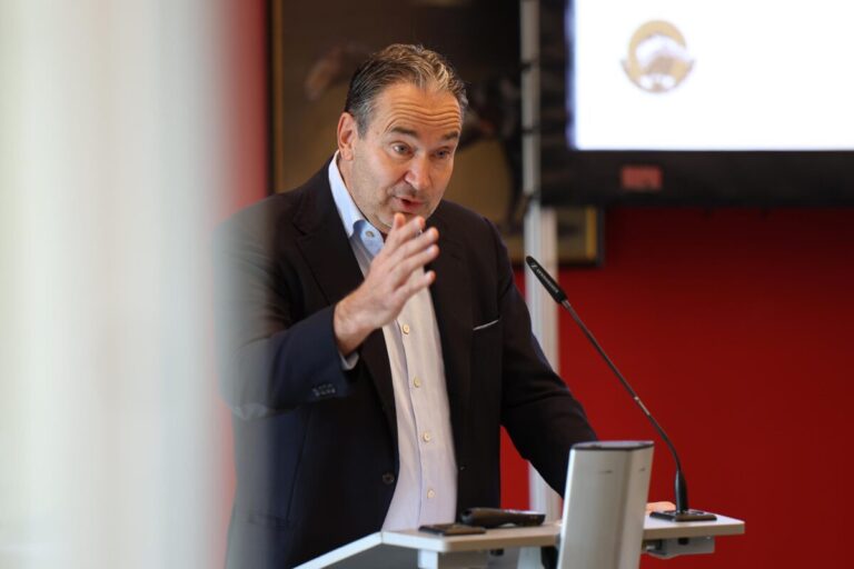 Gregor Baum am Montag bei Jahreshaupt- und Mitgliederversammlung der Besitzervereinigung für Vollblutzucht und Rennen e.V.