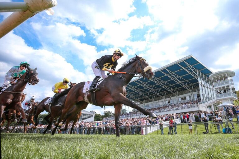 Innora führt kurz nach dem Start das Feld im 167. Preis der Diana an