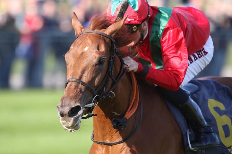 Mr Hollywood-Schwester gibt imponierendes Debüt in England