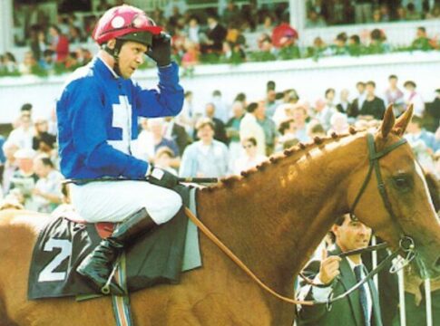 Brian Rouse ist tot – Jockey von Karinga Bay und anderer Stars stirbt mit 85 Karinga Bay und Brian Rouse (aus Album des Deutschen Rennsports 1993)